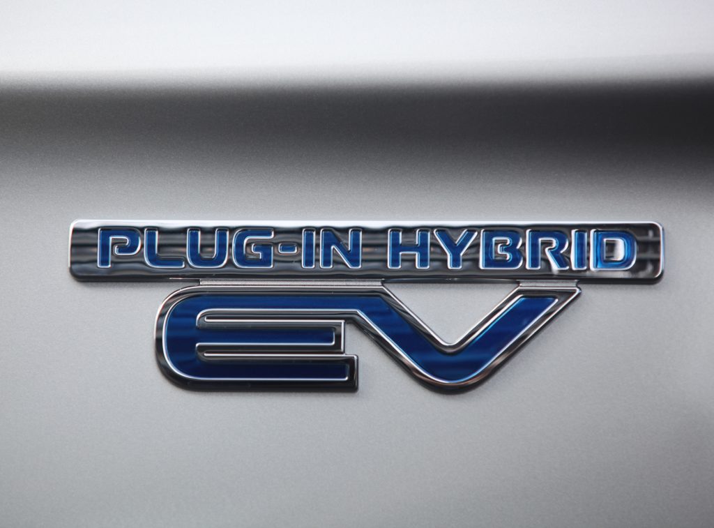 Outlander PHEV qui s’affiche comme le numéro 1 des hybrides rechargeables