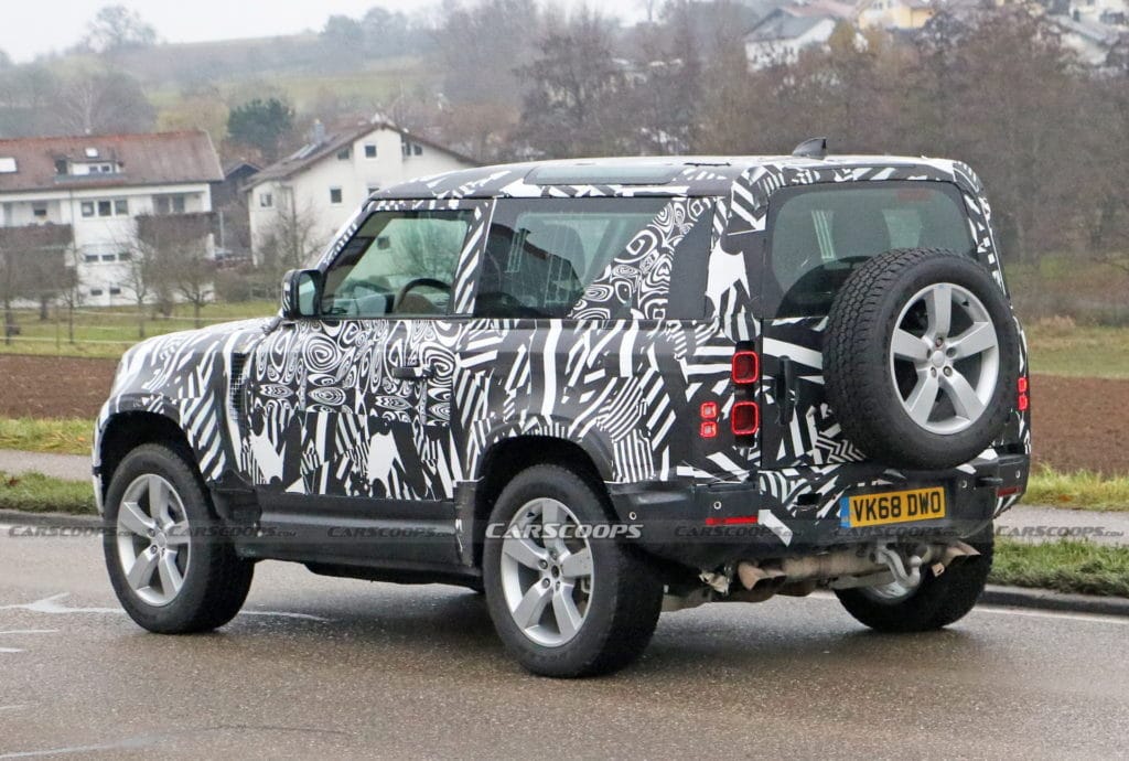 Cela augure bien évidemment que sous le capot de ce Defender 90, il y aura autre chose qu’un 4 cylindres...Un V8 à coup sûr. 