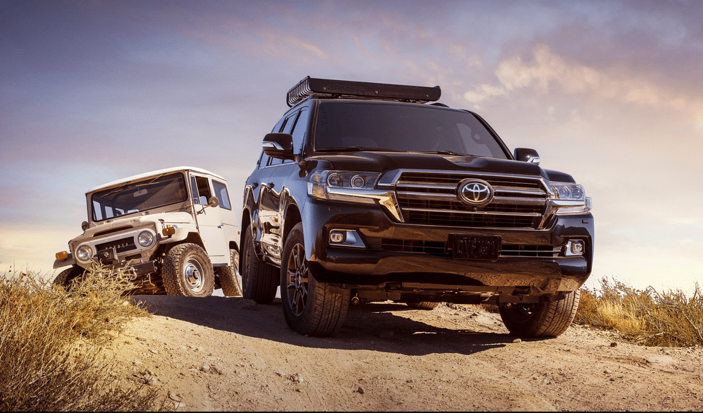 Toyota land cruiser j300 Toyota land cruiser j300