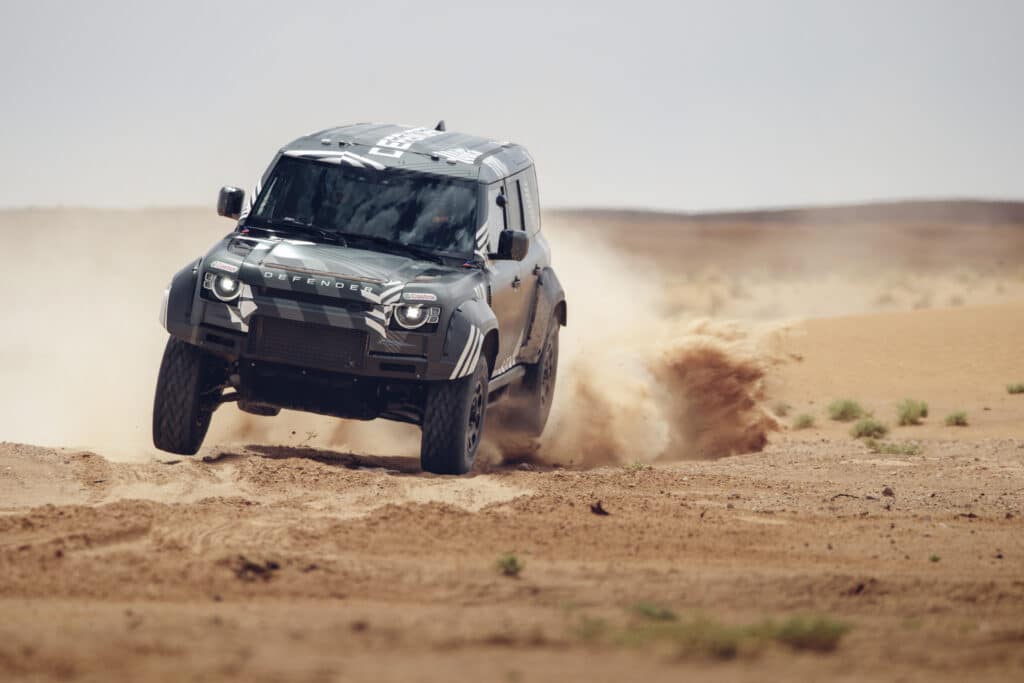 Le Defender D7X-R fera ses débuts officiels en compétition lors du Rallye Dakar 2026